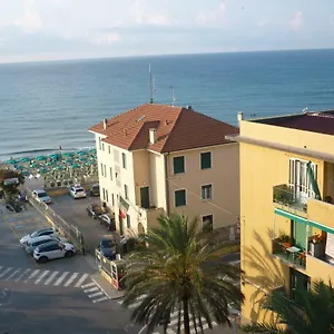  Appartamento Finalmarina